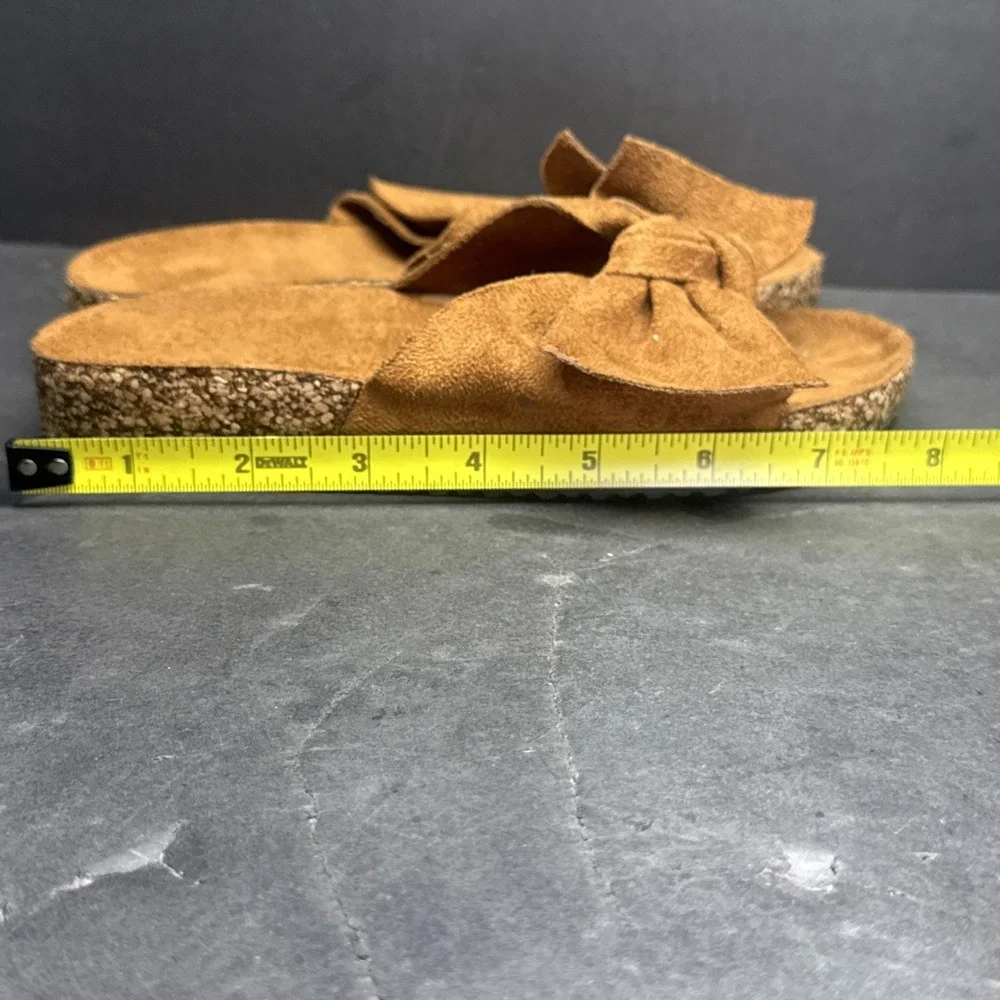 Link Tan Suede Slip‎ On Sandals Girls Size 11